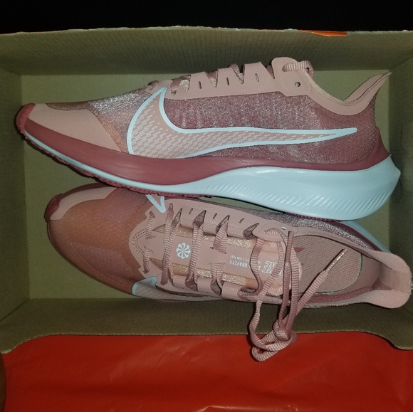 Womens Nike Zoom Gravity (Size 9)* - Picture 2 of 8